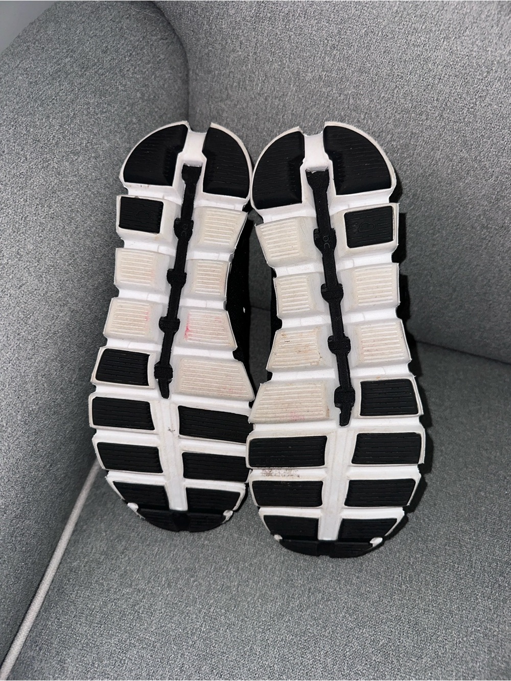 On Running Cloud Women’s Size 7 Black White Swiss Engineering Running Shoes - Picture 6 of 6